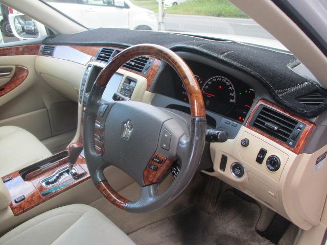 クラウン ロイヤルサルーン　純正マルチ　クルーズコントロール　　プッシュスタート　チルトステアリング　純正１６インチアルミホイール　オートライト　ウッド調コンビハンドル　ステアリングスイッチ　ディスチャージヘッドランプ（10枚目）