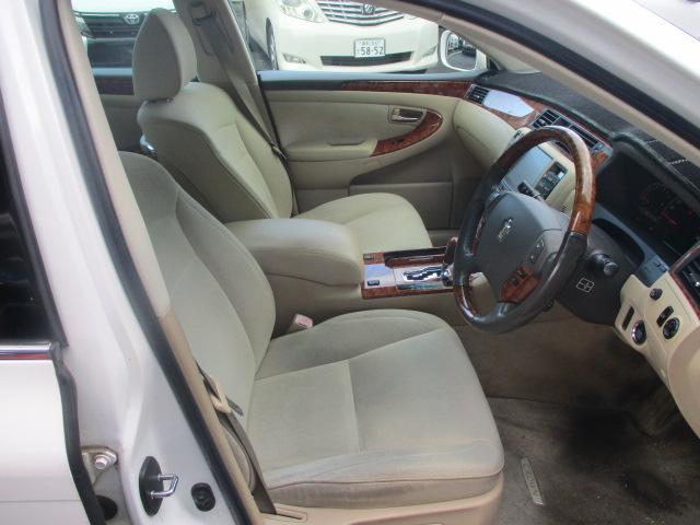 クラウン ロイヤルサルーン　純正マルチ　クルーズコントロール　　プッシュスタート　チルトステアリング　純正１６インチアルミホイール　オートライト　ウッド調コンビハンドル　ステアリングスイッチ　ディスチャージヘッドランプ（11枚目）