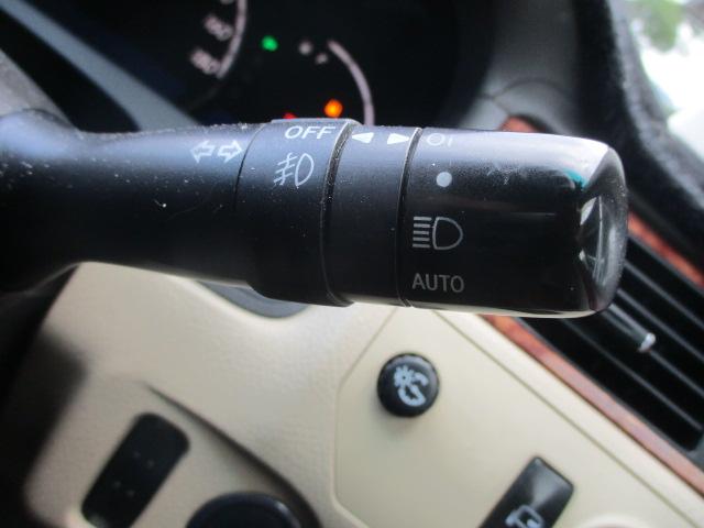 クラウン ロイヤルサルーン　純正マルチ　クルーズコントロール　　プッシュスタート　チルトステアリング　純正１６インチアルミホイール　オートライト　ウッド調コンビハンドル　ステアリングスイッチ　ディスチャージヘッドランプ（18枚目）