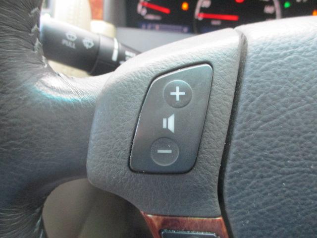 クラウン ロイヤルサルーン　純正マルチ　クルーズコントロール　　プッシュスタート　チルトステアリング　純正１６インチアルミホイール　オートライト　ウッド調コンビハンドル　ステアリングスイッチ　ディスチャージヘッドランプ（21枚目）