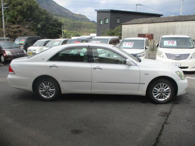 クラウン ロイヤルサルーン　純正マルチ　クルーズコントロール　　プッシュスタート　チルトステアリング　純正１６インチアルミホイール　オートライト　ウッド調コンビハンドル　ステアリングスイッチ　ディスチャージヘッドランプ（39枚目）