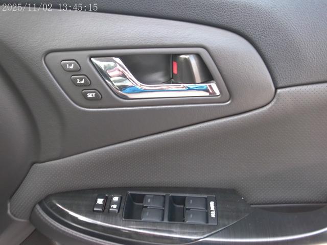 クラウン ２．５アスリート　アニバーサリーエディション　レザーシート　純正ナビＴＶ　バックモニター（26枚目）