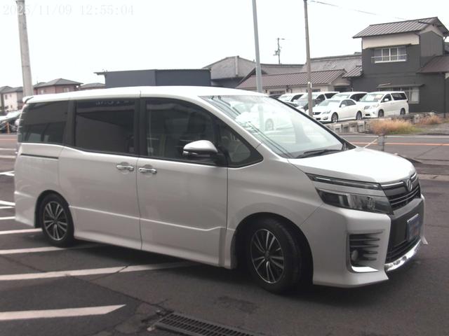 ヴォクシー ＺＳ　アルパインナビ　フリップダウンモニター　車高調　パワースライド（4枚目）