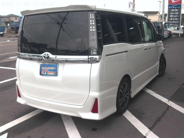 ヴォクシー ＺＳ　アルパインナビ　フリップダウンモニター　車高調　パワースライド（6枚目）