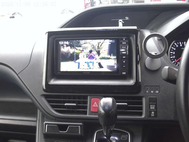 ヴォクシー ＺＳ　アルパインナビ　フリップダウンモニター　車高調　パワースライド（14枚目）