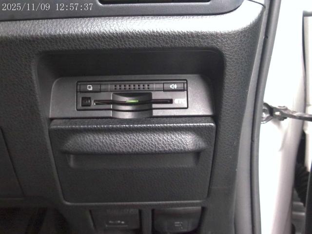 ヴォクシー ＺＳ　アルパインナビ　フリップダウンモニター　車高調　パワースライド（19枚目）