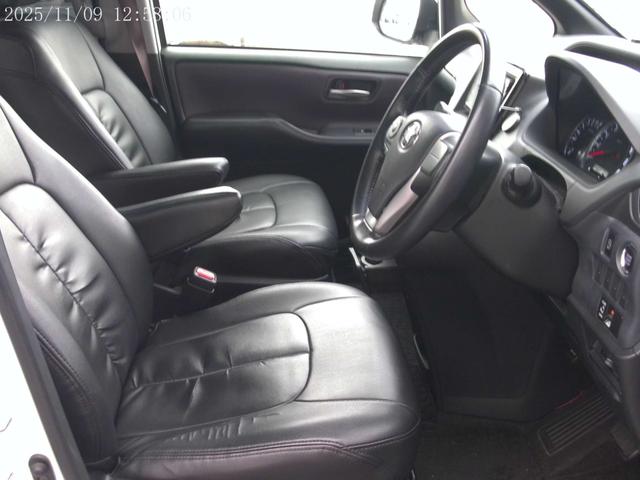 ヴォクシー ＺＳ　アルパインナビ　フリップダウンモニター　車高調　パワースライド（23枚目）