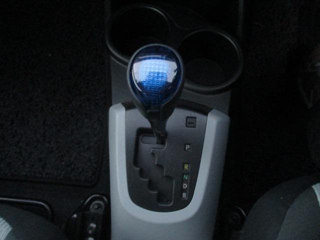 アクア Ｓ　シートヒーター　純正ＨＤＤナビ　地デジＴＶ　Ｂｌｕｅｔｏｏｔｈ　バックカメラ　スマートキー　プッシュスタート　ＥＴＣ　ＬＥＤヘッドライト　オートライト　オートエアコン　ナノイー　モード切替スイッチ（11枚目）