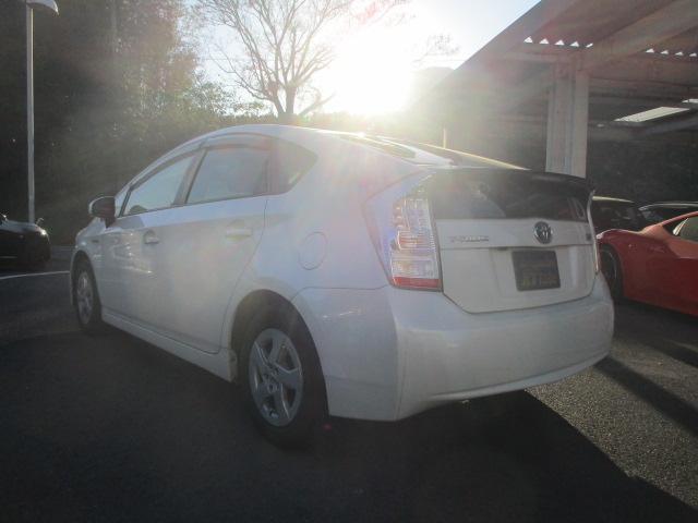 プリウス S 純正HDDナビ CD/DVD再生 Bluetooth バックカメラ プッシュスタート スマートキー ETC ステアリングスイッチ チルトステアリング シートアジャスター ウィンカー付き電動格納ミラー(4枚目)