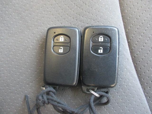 プリウス S 純正HDDナビ CD/DVD再生 Bluetooth バックカメラ プッシュスタート スマートキー ETC ステアリングスイッチ チルトステアリング シートアジャスター ウィンカー付き電動格納ミラー(37枚目)