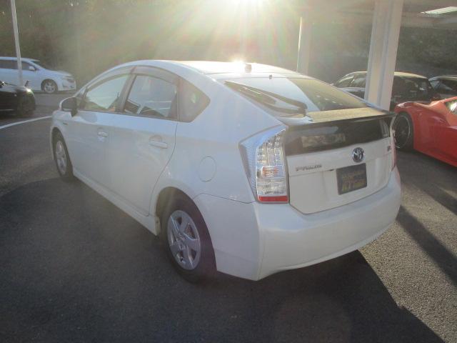 プリウス S 純正HDDナビ CD/DVD再生 Bluetooth バックカメラ プッシュスタート スマートキー ETC ステアリングスイッチ チルトステアリング シートアジャスター ウィンカー付き電動格納ミラー(41枚目)