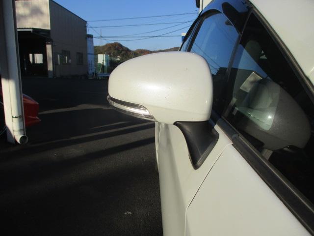 プリウス S 純正HDDナビ CD/DVD再生 Bluetooth バックカメラ プッシュスタート スマートキー ETC ステアリングスイッチ チルトステアリング シートアジャスター ウィンカー付き電動格納ミラー(47枚目)