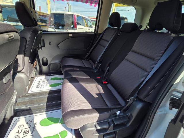 セレナ ハイウェイスターV 後期型モデル プロパイロット ハイブリッド車 8人乗り 両側自動ドアー 純正10インチナビ アラウンドビューモニター ブルートゥース フルセグTV ハンドルスイッチ対応オーディオ ETC付(22枚目)