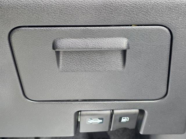 セレナ ハイウェイスターV 後期型モデル プロパイロット ハイブリッド車 8人乗り 両側自動ドアー 純正10インチナビ アラウンドビューモニター ブルートゥース フルセグTV ハンドルスイッチ対応オーディオ ETC付(64枚目)