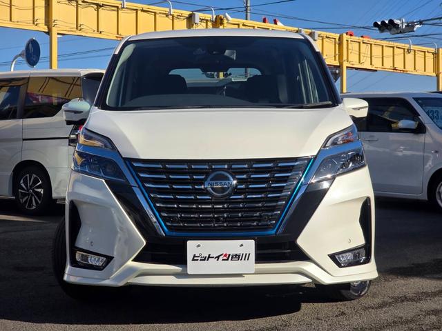 セレナ e-パワー ハイウェイスターV 後期型モデル プロパイロット 7人乗り 両側自動ドアー エマージェンシーブレーキ 純正ナビ フルセグTV 全方位カメラ ブルートゥース ETC付 スマートキー2個 デジタルインナーミラー LEDライト(5枚目)