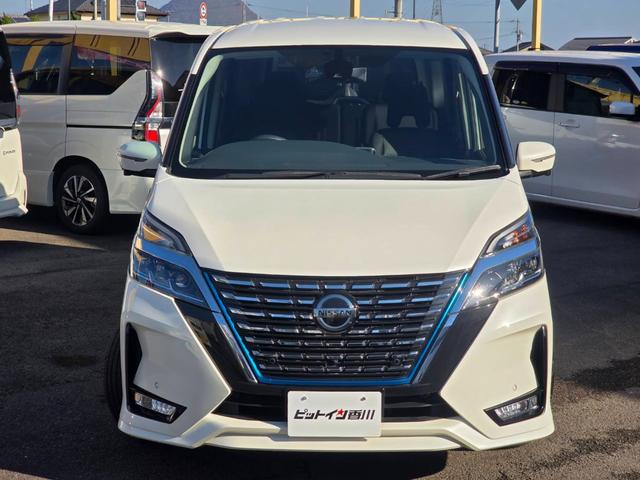 セレナ e-パワー ハイウェイスターV 後期型モデル プロパイロット 7人乗り 両側自動ドアー エマージェンシーブレーキ 純正ナビ フルセグTV 全方位カメラ ブルートゥース ETC付 スマートキー2個 デジタルインナーミラー LEDライト(6枚目)