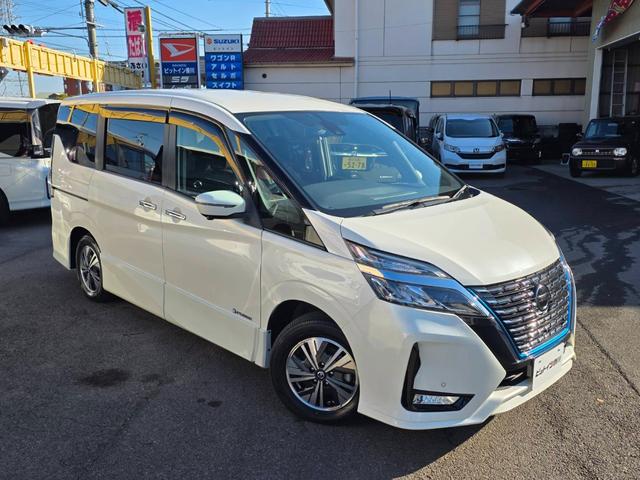 セレナ e-パワー ハイウェイスターV 後期型モデル プロパイロット 7人乗り 両側自動ドアー エマージェンシーブレーキ 純正ナビ フルセグTV 全方位カメラ ブルートゥース ETC付 スマートキー2個 デジタルインナーミラー LEDライト(9枚目)