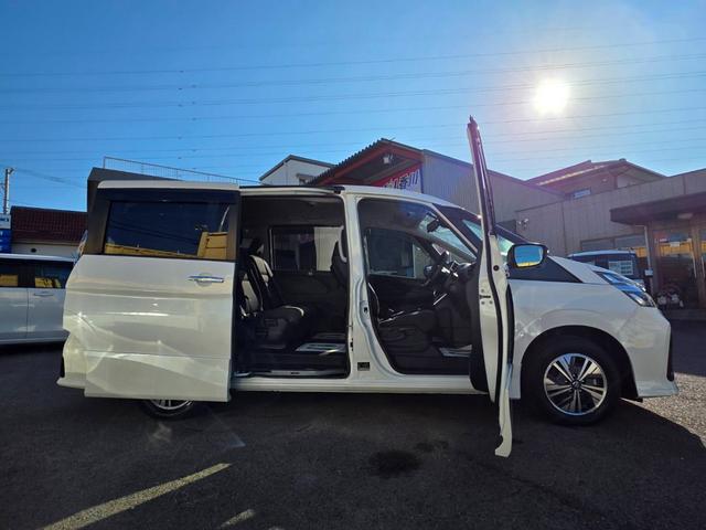 セレナ e-パワー ハイウェイスターV 後期型モデル プロパイロット 7人乗り 両側自動ドアー エマージェンシーブレーキ 純正ナビ フルセグTV 全方位カメラ ブルートゥース ETC付 スマートキー2個 デジタルインナーミラー LEDライト(11枚目)