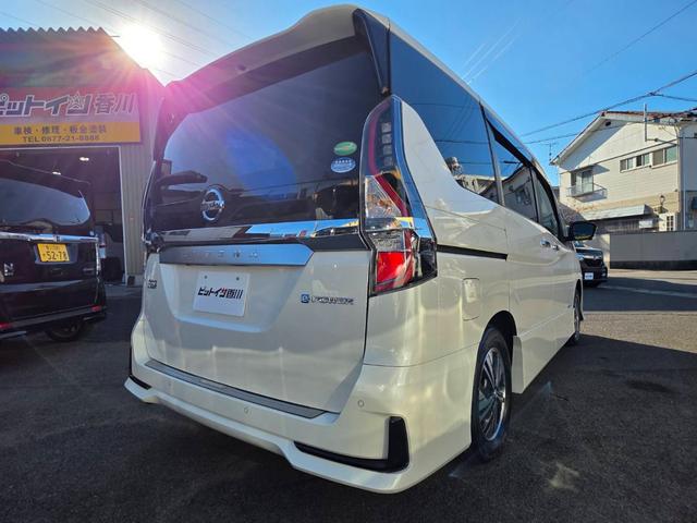 セレナ e-パワー ハイウェイスターV 後期型モデル プロパイロット 7人乗り 両側自動ドアー エマージェンシーブレーキ 純正ナビ フルセグTV 全方位カメラ ブルートゥース ETC付 スマートキー2個 デジタルインナーミラー LEDライト(12枚目)