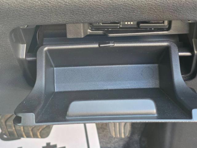 セレナ e-パワー ハイウェイスターV 後期型モデル プロパイロット 7人乗り 両側自動ドアー エマージェンシーブレーキ 純正ナビ フルセグTV 全方位カメラ ブルートゥース ETC付 スマートキー2個 デジタルインナーミラー LEDライト(60枚目)