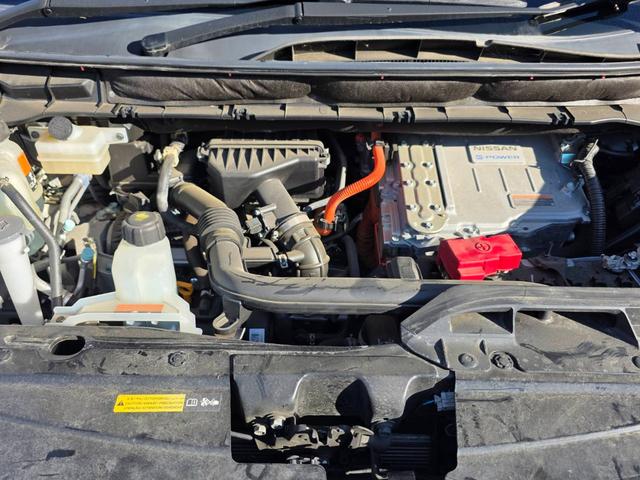 セレナ e-パワー ハイウェイスターV 後期型モデル プロパイロット 7人乗り 両側自動ドアー エマージェンシーブレーキ 純正ナビ フルセグTV 全方位カメラ ブルートゥース ETC付 スマートキー2個 デジタルインナーミラー LEDライト(65枚目)