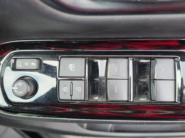 ヴォクシー ＺＳ　煌ＩＩＩ　トヨタセーフティー　８人乗り　両側自動ドア　パナソニックナビ　フルセグＴＶ　バックカメラ　ブルートゥース　１２インチ後席モニター　ＥＴＣ付　ドライブレコーダー　スマートキー２個　バックセンサー（40枚目）