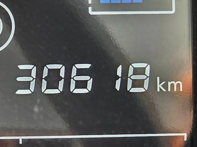 ノート ｅ－パワー　Ｘ　ｅパワーエンジン　エマージェンシーブレーキ　アラウンドビューモニター　純正ナビ　フルセグＴＶ　ブルートゥース　ＥＴＣ　スマートキー２個　コーナーセンサー　ドライブレコーダーＬＥＤライト（12枚目）