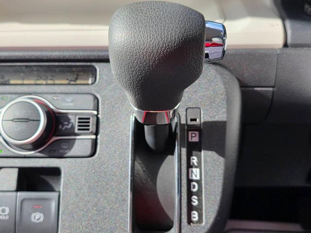 ムーヴキャンバス ストライプスＧ　ＳＡブレーキ　両側自動ドア　９インチディスプレーオーデオ　フルセグＴＶ　バックカメラ　ブルートゥース　ＥＴＣ　スマホ置くだけ充電　ヒーター付きカップホルダー　前席シートヒーター　電動サイドブレーキ（32枚目）