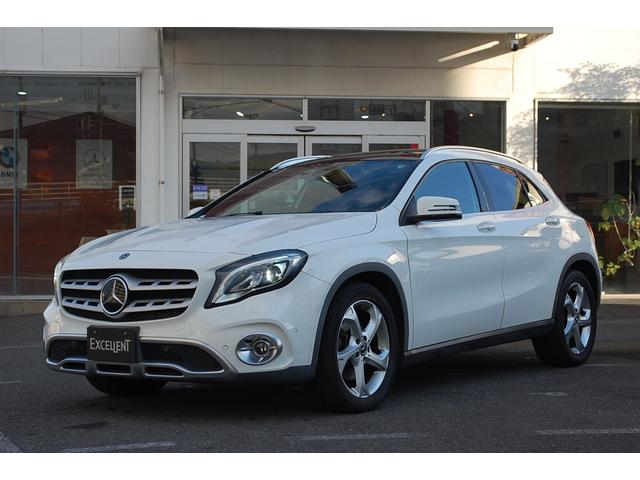 ＧＬＡクラス ＧＬＡ２２０　４マチックプレミアムＰＫＧ　黒革シート・グラスルーフ・純正ナビ・地デジ・Ｂカメラ・セーフティーＰＫＧ・ＡＰＰＩＥ　ＣＡＲ　ＰＩＡＹ（4枚目）