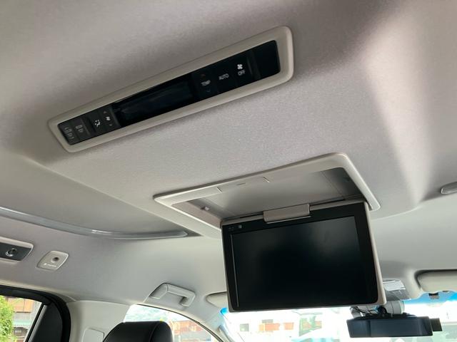 当店ではセダン、ミニバン、ハイブリッド、コンパクト、軽自動車など、お客様のニーズに幅広くお応えできるよう展示車をご用意しております。　また届出済未使用車も数多くラインナップしております。