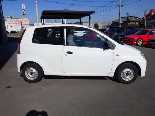 ミラ Ａ　５速ＭＴ　パワステ　パワーウインドウ　ヘッドライトレベライザー　純正ゴムフロアマット（4枚目）