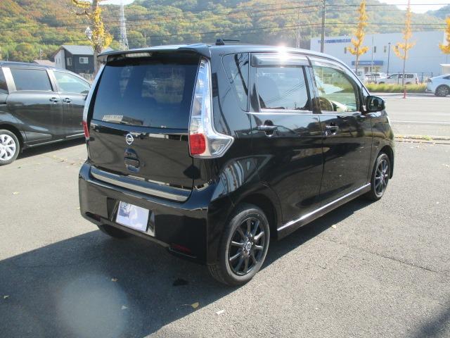 デイズ ライダー　ハイウェイスター　Ｘ　純正ＳＤナビ　Ｂｌｕｅｔｏｏｔｈオーディオ　ＤＶＤ再生　フルセグＴＶ　ミュージックサーバー　全方位カメラ　社外１４インチＡＷ　ＥＴＣ　オートエアコン　スマートキー　プッシュスタート　プライバシーガラス（8枚目）