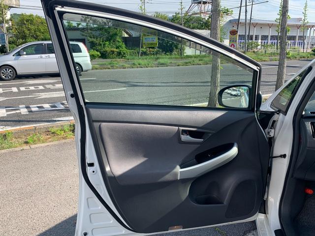 Ｓ　ＥＴＣ　ナビ　アルミホイール　オートライト　ＣＶＴ　スマートキー　アイドリングストップ　電動格納ミラー　盗難防止システム　ＣＤ　衝突安全ボディ　ＡＢＳ　ＥＳＣ　エアコン　パワーステアリング(76枚目)