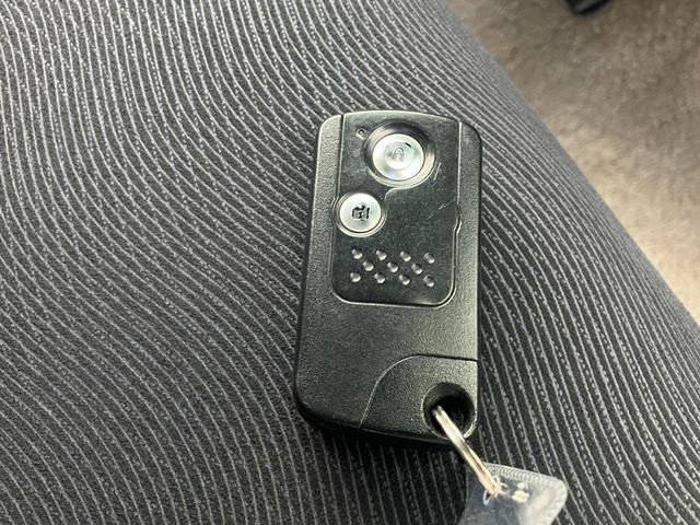 インサイト G ETC バックカメラ ナビ オートライト CVT スマートキー 電動格納ミラー 盗難防止システム ミュージックプレイヤー接続可 衝突安全ボディ ABS エアコン パワーステアリング パワーウィンドウ(69枚目)