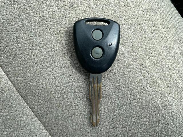 L キーレス ベンチシート フルフラット 電動格納ミラー 全席パワーウィンドウ 衝突安全ボディー 運転席助手席エアバック ABS 盗難防止アラーム オ-トエアコン ワイヤレスキー フロントベンチシート(39枚目)