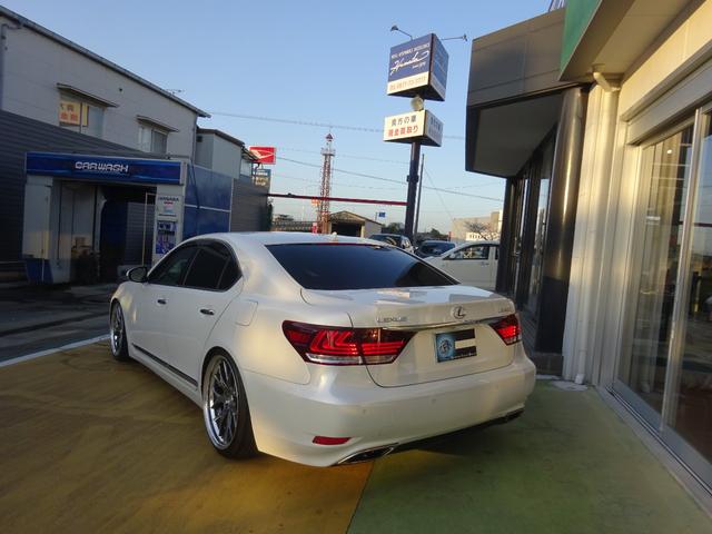 LS LS460 バージョンC エアサスキット TRDマフラー 21インチアルミ(純正マフラー・ホイール有)サンルーフ 黒革パワーシート 純正ナビ ドラレコ ビルトインETC パワートランク(34枚目)