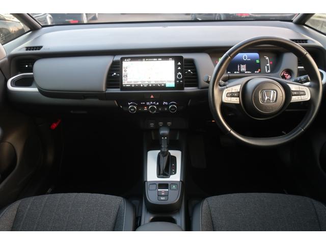 フィット ｅ：ＨＥＶホーム　当社社用車禁煙９インチメモリーナビフルセグＴＶバックカメラ前後パーキングセンサーサイドエアバックＥＴＣ車載器２．０スマートキーＬＥＤヘッドライト（2枚目）