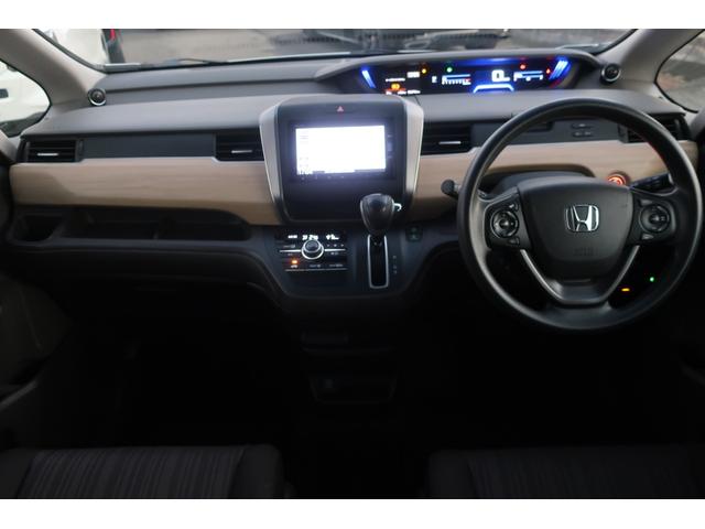 フリード Ｇ・ホンダセンシング　ギャザズメモリーナビフルセグ　両側電動スライドドア　ＥＴＣコンフォートビューパッケージ　２列目ベンチシート７人乗　スマートキー　センターテーブル　Ｃパッケージ（2枚目）