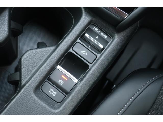 ヴェゼル ｅ：ＨＥＶＺ　ホンダコネクトナビ無限フルエアロ後退出庫サポートパワーゲートブラインドスポットインフォメーションＥＴＣ車載器Ｆシートヒーターマルチビューカメラコンビシート１８インチアルミホイール（12枚目）