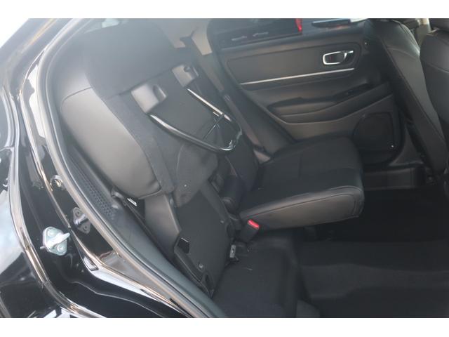 ヴェゼル ｅ：ＨＥＶＺ　ホンダコネクトナビ無限フルエアロ後退出庫サポートパワーゲートブラインドスポットインフォメーションＥＴＣ車載器Ｆシートヒーターマルチビューカメラコンビシート１８インチアルミホイール（25枚目）