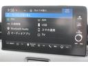 ｅ：ＨＥＶＺ　元当社デモカー禁煙ホンダコネクトナビフルセグＴＶバックカメラサイドエアバックＬＥＤヘッドライトＥＴＣスマートキー　コーナーセンサ　横滑り防止　アイドリングストップ　バックモニター　盗難防止システム(9枚目)