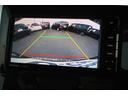 【バックモニター】　シフトをリバースに入れれば、車内のモニターに後方の様子を映し出します車を駐車する際やバックをするときに便利です