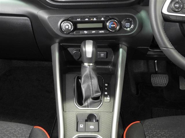 Z スマートアシスト 4WD 社外SDナビ・TV・CD・DVD・Bluetooth LEDヘッドライト LEDフォグ シートヒーター クリアランスソナー ETC レーダークルーズコントロール USBポート(13枚目)
