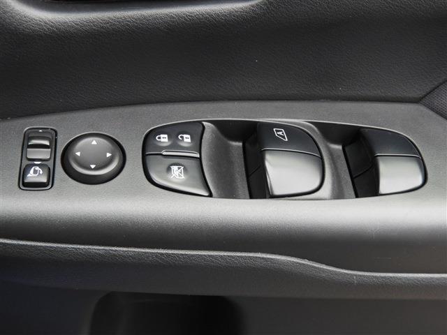 セレナ Ｓ　社外７インチナビ　ＣＤ　ＤＶＤ　Ｂｌｕｅｔｏｏｔｈ　全周囲カメラ　左側パワースライドドア　ＥＴＣ　クリアランスソナー　ステアリングスイッチ　電動格納ミラー　スマートキー　フロアマット（22枚目）