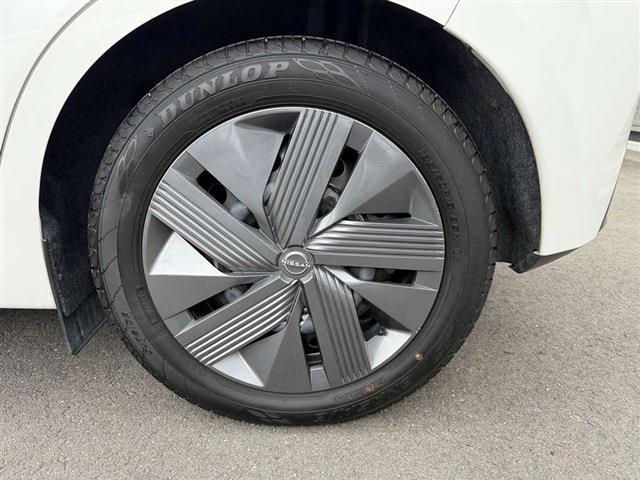 ノート Ｘ　純正９インチナビ　ＴＶ　Ｂｌｕｅｔｏｏｔｈ　ＣＤ　全周囲カメラ　ＥＴＣ　クリアランスソナー　ステアリングスイッチ　デジタルインナーミラー　電動格納ミラー　フロアマット　スマートキー　スペアキー（16枚目）