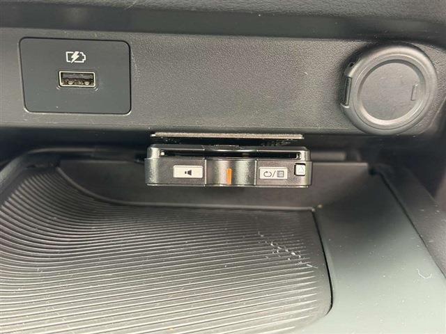 ノート Ｘ　純正９インチナビ　ＴＶ　Ｂｌｕｅｔｏｏｔｈ　ＣＤ　全周囲カメラ　ＥＴＣ　クリアランスソナー　ステアリングスイッチ　デジタルインナーミラー　電動格納ミラー　フロアマット　スマートキー　スペアキー（25枚目）