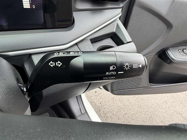 ノート Ｘ　純正９インチナビ　ＴＶ　Ｂｌｕｅｔｏｏｔｈ　ＣＤ　全周囲カメラ　ＥＴＣ　クリアランスソナー　ステアリングスイッチ　デジタルインナーミラー　電動格納ミラー　フロアマット　スマートキー　スペアキー（35枚目）