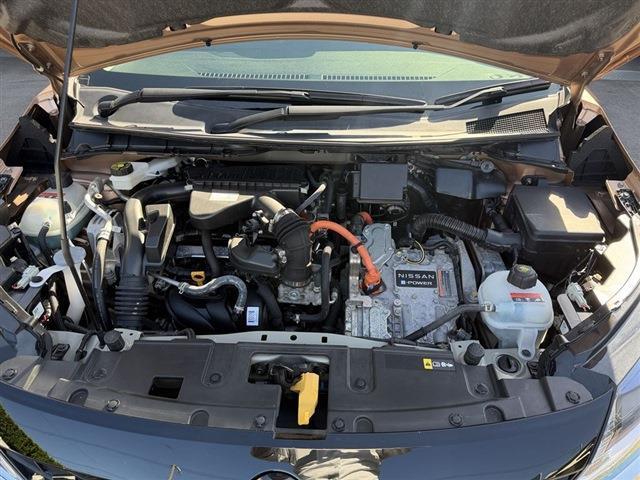 ノート Ｘ　純正９インチナビ　ＴＶ　Ｂｌｕｅｔｏｏｔｈ　ＣＤ　全周囲カメラ　ＥＴＣ　ＬＥＤヘッドライト　ＬＥＤフォグ　ブラインドスポットモニター　クリアランスソナー　ステアリングスイッチ　デジタルインナーミラー（2枚目）