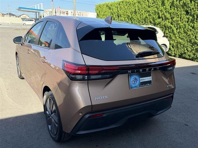 ノート Ｘ　純正９インチナビ　ＴＶ　Ｂｌｕｅｔｏｏｔｈ　ＣＤ　全周囲カメラ　ＥＴＣ　ＬＥＤヘッドライト　ＬＥＤフォグ　ブラインドスポットモニター　クリアランスソナー　ステアリングスイッチ　デジタルインナーミラー（10枚目）