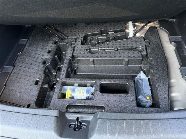 ノート Ｘ　純正９インチナビ　ＴＶ　Ｂｌｕｅｔｏｏｔｈ　ＣＤ　全周囲カメラ　ＥＴＣ　ＬＥＤヘッドライト　ＬＥＤフォグ　ブラインドスポットモニター　クリアランスソナー　ステアリングスイッチ　デジタルインナーミラー（12枚目）